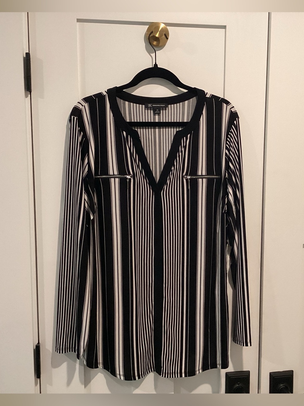 Black & White Striped V-Neck Long Sleeve